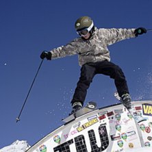 Jag tr&auml;ffade lill-killen i parken d&aring; han satte k. Photo: Magnus Olsson. Rider: Ung fransk snubbe p&aring; nio &aring;r.