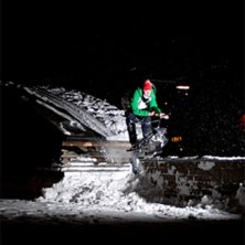 Barspinnar till platt fr&aring;n ett tak utanf&ouml;r &aring;re . Photo: Marcus Eriksson. Rider: Johan Nordberg.