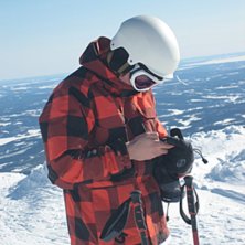 Jag h&ouml;gst upp p&aring; toppen med telefonen =). Photo: Mamma. Rider: Anton Nordenberg.
