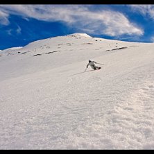 Slask-carving i Tv&auml;r&aring; i slutet p&aring; april.. Photo: Daniel Lundmark. Rider: KR Hennersten.