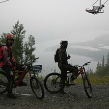 P&aring; v&auml;g ner med h&auml;rlig utsikt. Photo: Roger Hansson. Rider: Martin&amp;amp;Mikaela.