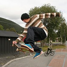 Bilden &auml;r tagen p&aring; parkeringen p&aring; Holiday Club. Photo: Adrian Fr&ouml;lund. Rider: Jonas Gustavsson.