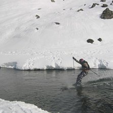 Med lite fart fixar man vatten ocks&aring;!. Photo: Nordis. Rider: Eric Gervais.