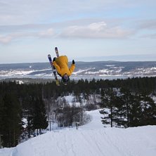 En rej&auml;lt h&auml;ngig backflip.. Photo: Joel L&ouml;r&auml;ng. Rider: Markus Lundgren.