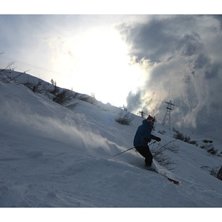 Det kom ett g&auml;ng moln som rullade upp f&ouml;r berget. Photo: Oskar Eriksson. Rider: Andreas Granstedt.