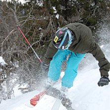 jag hoppade upp p&aring; ett  tr&auml;d helt enkelt:P. Photo: emil gustavsson. Rider: anton hartell.