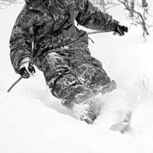 Sk&ouml;n puder&aring;kning i &Aring;res skog. Photo: Erik Sandeg&aring;rd. Rider: Gustav Sandeg&aring;rd.
