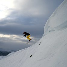 jocke droppar. Photo: Erik. Rider: Jocke.