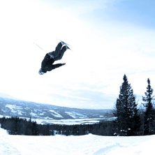 Backflip p&aring; jibskate (aka skateskidor med twintip. Photo: Micke Nordanfj&auml;ll. Rider: Stefan Moss.