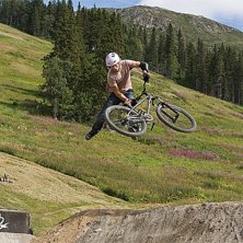John g&ouml;r en tailwhip i hipen. Photo: Kenneth Einars. Rider: John L&ouml;wenadler.