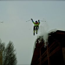 &Auml;nnu ett drop fr&aring;n en stuga. Photo: Josef Stenlund. Rider: Robin Nordin.