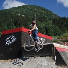 flooar lite ner f&ouml;r lilla boxen. Photo: fredrik nyman. Rider: johan rasmussen.