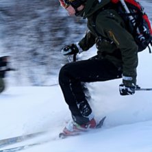 Erik slarvar s&auml;llan med j&auml;garvilan under f&ouml;rs&auml;. Photo: Fredrik Johansson. Rider: Erik Olofsson.