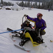 Jag och Robert kollar in n&auml;r dom &aring;ker pipe.... Photo: Sara Thoursie. Rider: Emma o Robert.