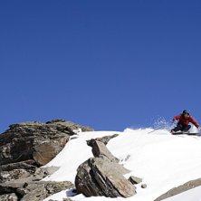Lite v&aring;rsn&ouml; offpist i lac du lou! Fler klippor o. Photo: Magnus Olsson. Rider: Joakim Wiberg.
