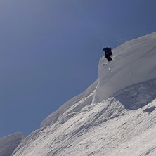 Dangerous Dave laddar p&aring; som fan nerf&ouml;r lillskut. Photo: Emil Albano. Rider: David Lindgren.