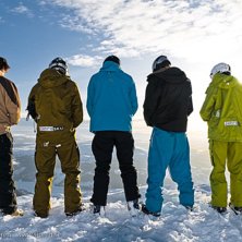 Kisspaus p&aring; &Aring;reskutans topp en solig Aprildag!. Photo: Simon Sj&ouml;r&eacute;n www.sjoren.se. Rider: Diverse p&ouml;jkar....