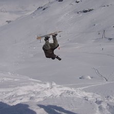 killen har st&aring;tt p&aring; br&auml;da i tv&aring; dagar , kan in. Photo: Robin Lidbom. Rider: Fabian Karlsson.