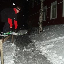 en kv&auml;ll p&aring; skolan, sk&ouml;nt rail utom att det har. Photo: Victor Sal&eacute;n a.k.a le phoque. Rider: Henrik Harlaut a.k.a e&amp;#039;dollo.