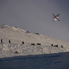 ...Tagen i det liknande JOI hoppet under JOSS fr&aring;. Photo: Benjamin Johansson. Rider: Henrik Harlaut.