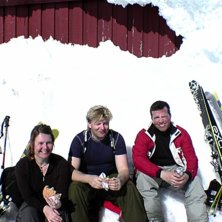 Om ni &auml;r i &Aring;re, fika p&aring; toppstugan!!!. Photo: kjell ericsson. Rider: petra, g&ouml;ran och robban.