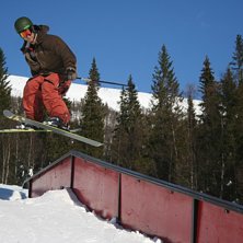 k&ouml;r lite rails p&aring; en solig dag.. Photo: Fredrik Eriksson. Rider: Kenneth Jonsson.