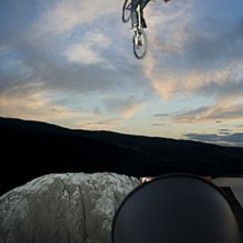 Lite chill &aring;kning p&aring; Fj&auml;ll&auml;ngen med Lite buddy. Photo: Benjamin Johansson. Rider: Martin S&ouml;derstr&ouml;m.