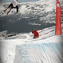 Testar sm-hoppet med en cork trea safty. Photo: Anton &Ouml;stlund. Rider: Jonas Hjohlman.